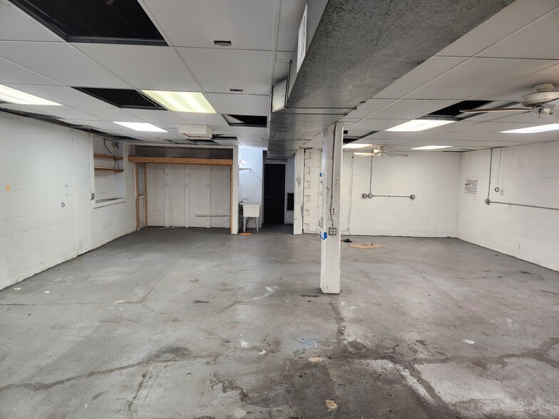 183 S Broadway St, Orion, MI for lease - Interior Photo - Image 2 of 9