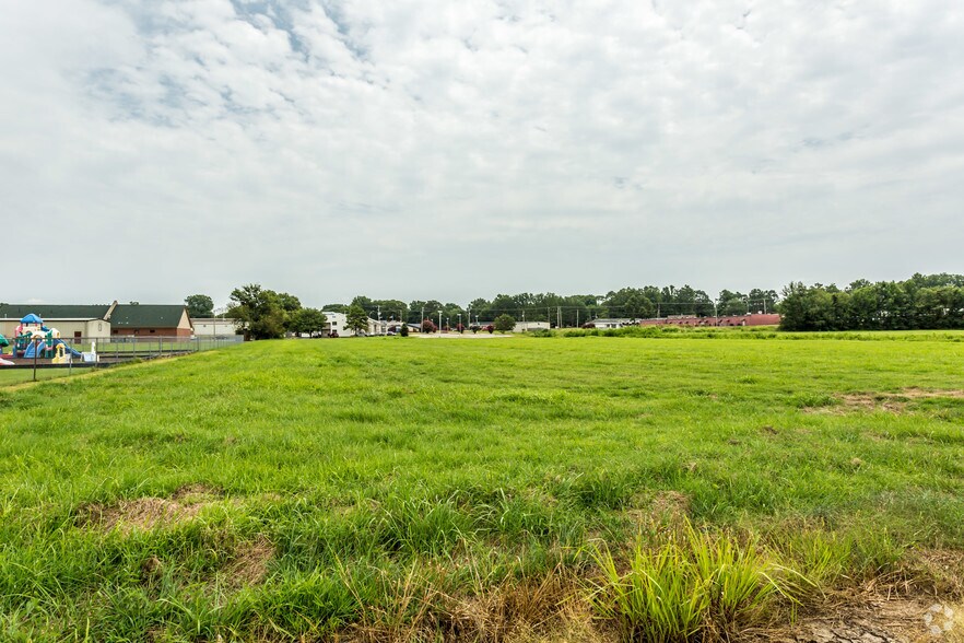 8090 Densford Cir, Millington, TN 38053