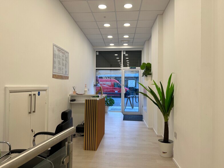 51 Chalk Farm Rd, London for sale - Interior Photo - Image 3 of 8