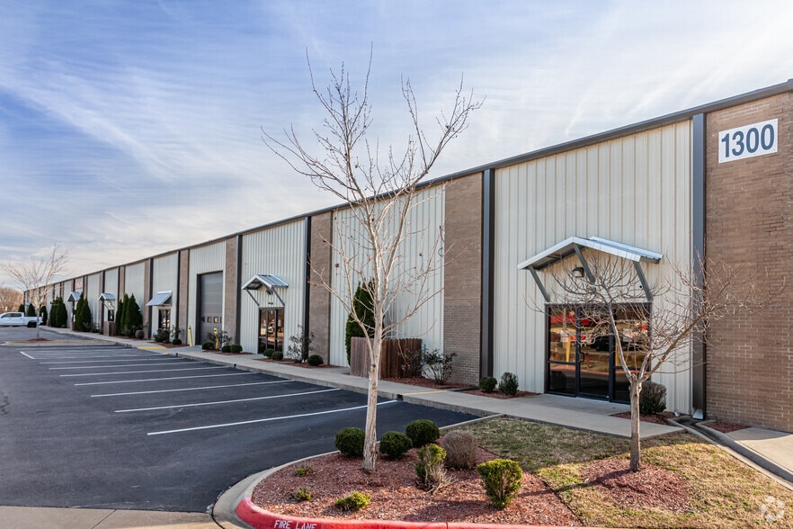 1300 W Hudson Rd, Rogers, AR for lease - Building Photo - Image 2 of 5