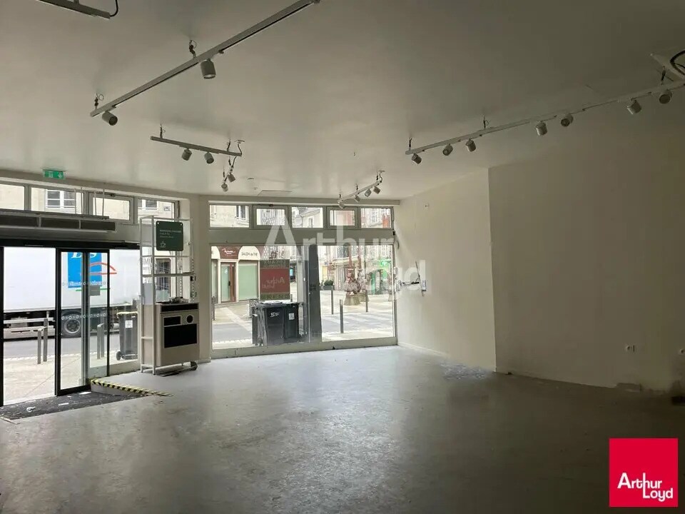 Retail in Blois for lease Interior Photo- Image 1 of 3