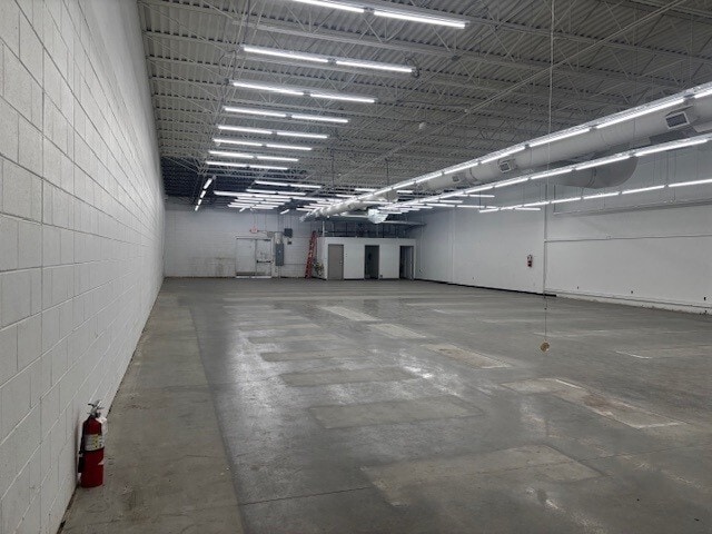 6148 E County Line Rd, Highlands Ranch, CO for lease - Interior Photo - Image 3 of 5