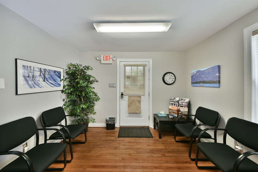 12 E Mill Rd, Flourtown, PA for lease - Interior Photo - Image 2 of 18