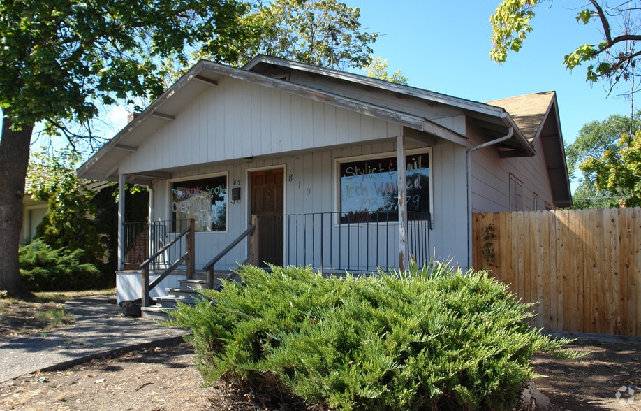 819 12th Ave S, Nampa, ID for sale - Building Photo - Image 1 of 2