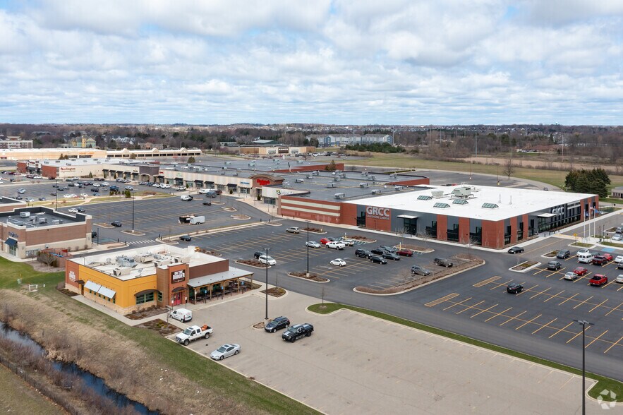 12331-12343 James St, Holland, MI for lease - Primary Photo - Image 1 of 4