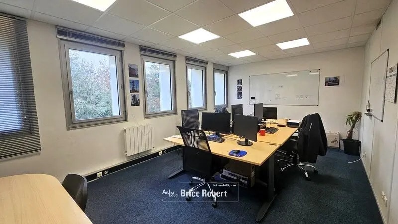 Office in Écully for lease - Building Photo - Image 3 of 3