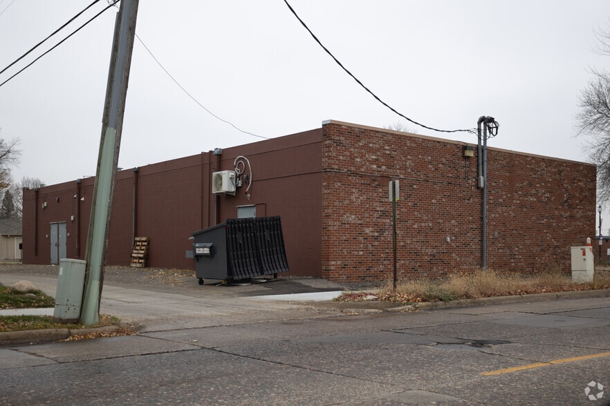 1615-1619 Mainstreet, Hopkins, MN for lease - Building Photo - Image 2 of 2