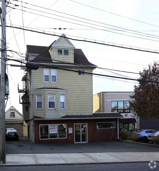 12 ster Ave, New Rochelle, NY 10801