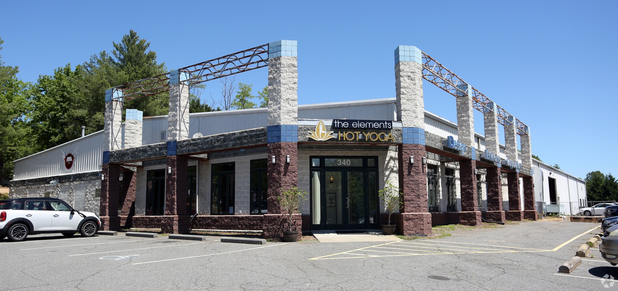 340 Greenbrier Dr, Charlottesville, VA 22901