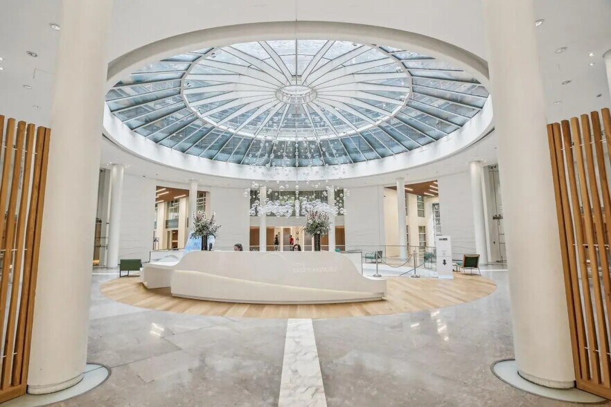 Office in Paris for lease - Building Photo - Image 3 of 36