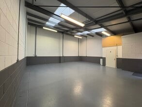 7 Craig Leith Rd, Stirling for lease Interior Photo- Image 2 of 6