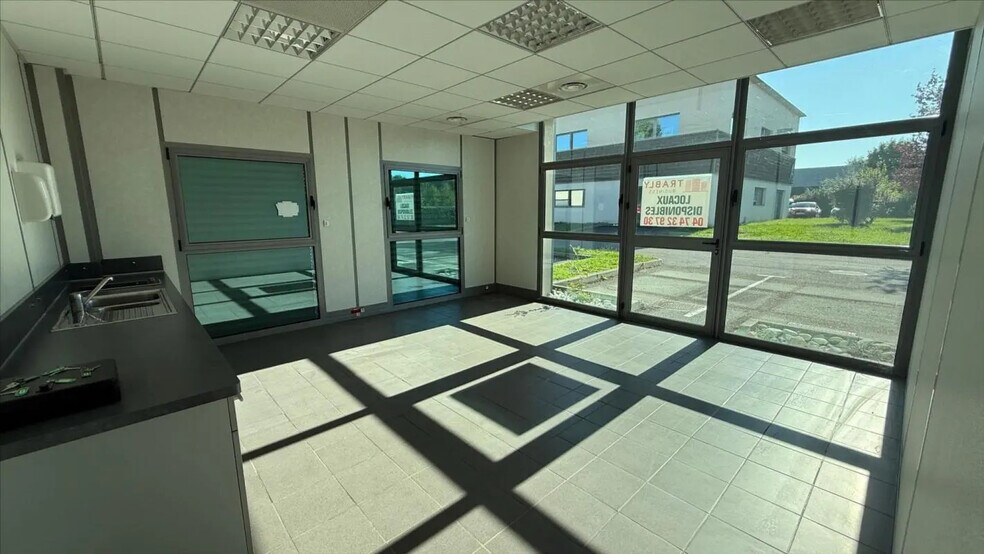 Office in Bourg-en-Bresse for lease - Interior Photo - Image 2 of 8