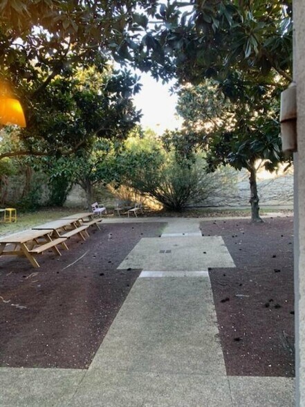 Office in Avignon for lease - Building Photo - Image 1 of 12