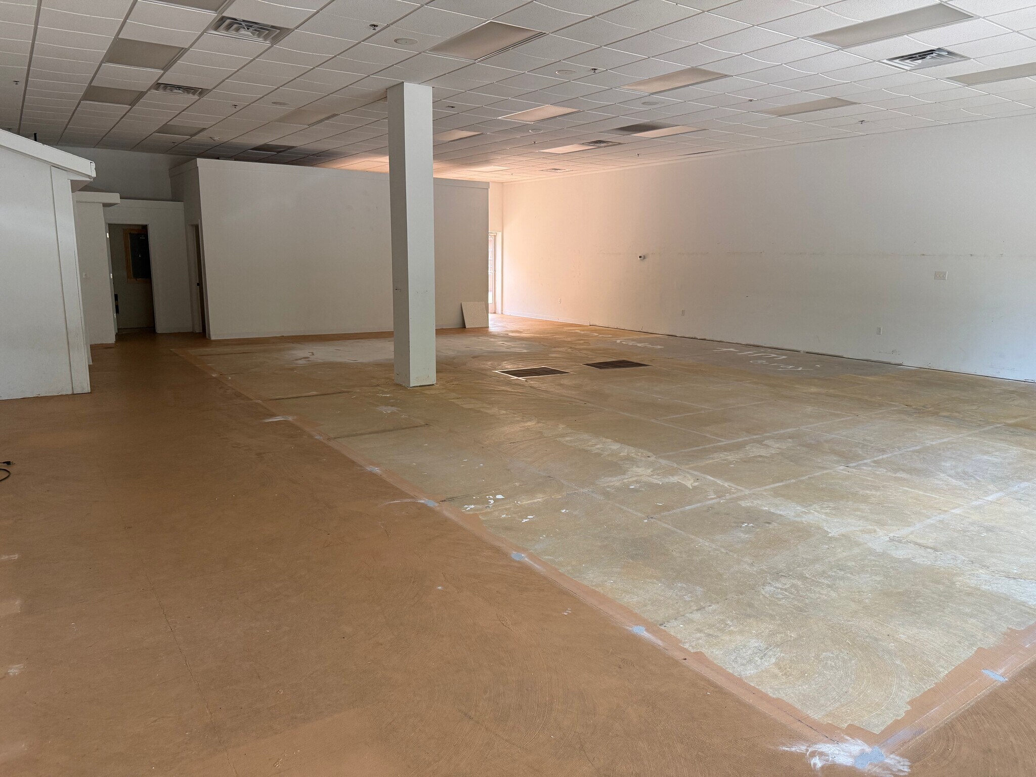330 E Main St, Rockton, IL for lease Interior Photo- Image 1 of 3