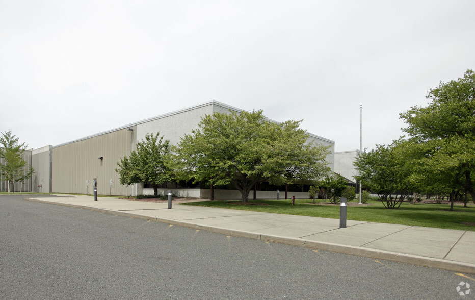 111 Cokesbury Rd, Lebanon, NJ for lease - Building Photo - Image 1 of 3