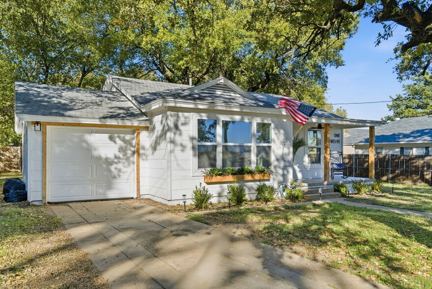112 W Akard St, Weatherford, TX for sale - Building Photo - Image 3 of 33