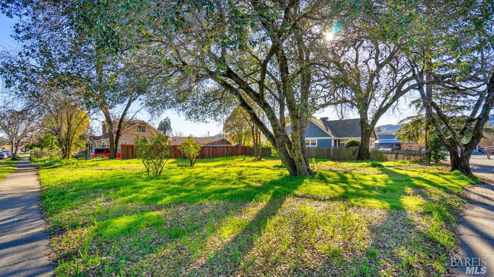 209 1st St, Cloverdale, CA for sale - Primary Photo - Image 1 of 8