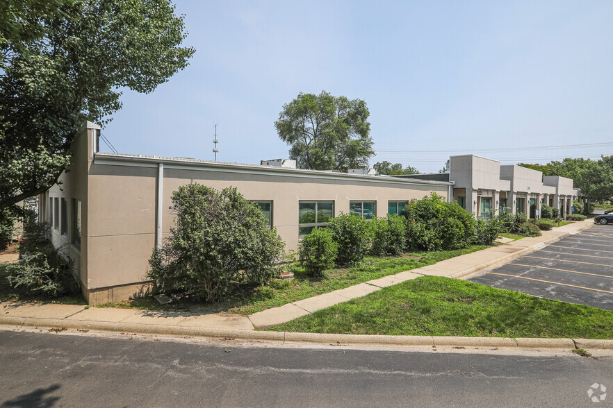 8950 Gross Point Rd, Skokie, IL for sale - Primary Photo - Image 1 of 1