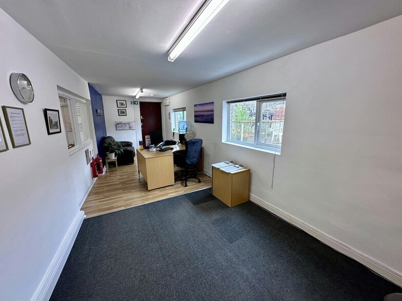 109 High St, Thame for sale - Building Photo - Image 3 of 8