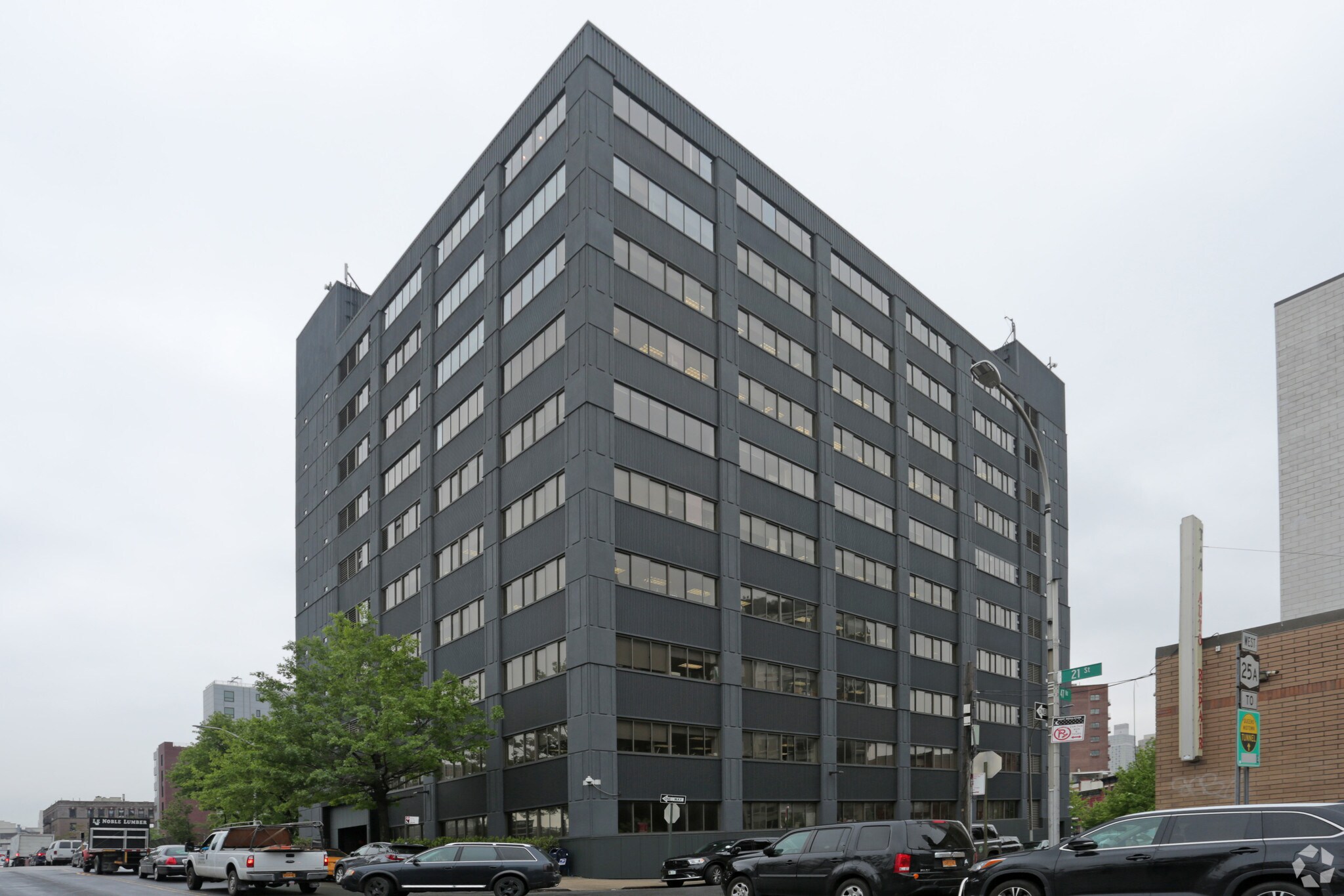 4740 21st St, Long Island City, NY 11101 Hunters Point Plaza