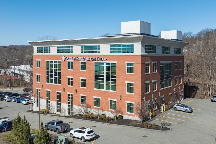 102 Shore Dr, Worcester MA - Convenience Store