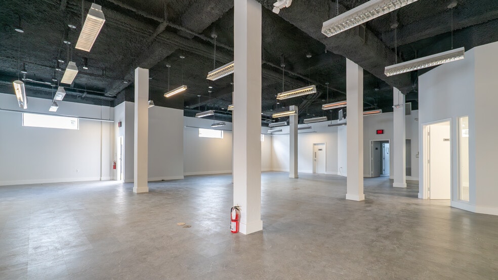 12250 NE 13th Ct, North Miami, FL for lease - Building Photo - Image 2 of 7