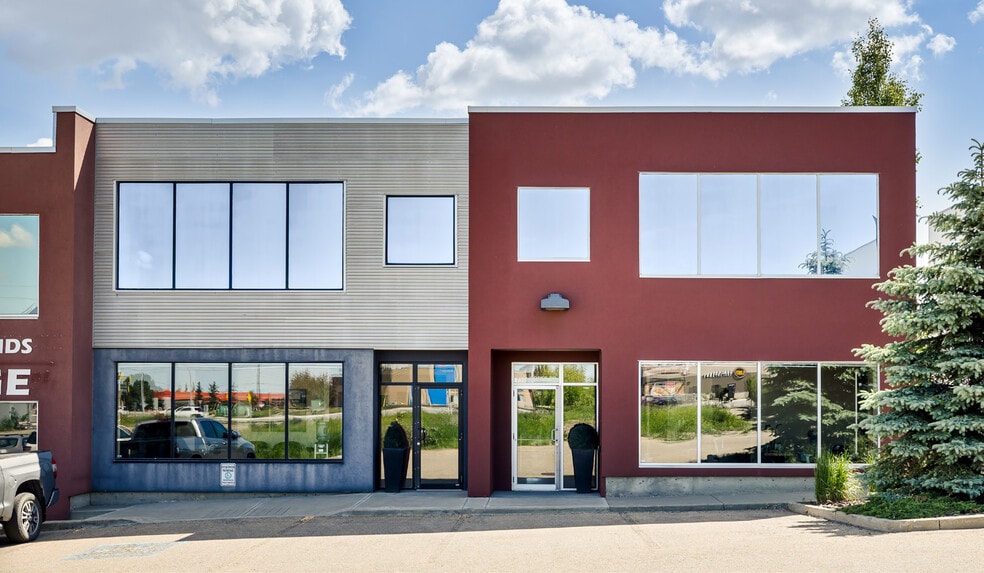 7731-33 Roper Rd NW, Edmonton, AB for sale - Primary Photo - Image 1 of 2