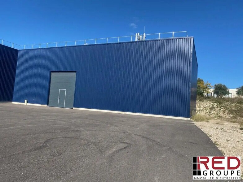 Industrial in Lambesc for lease - Building Photo - Image 2 of 5