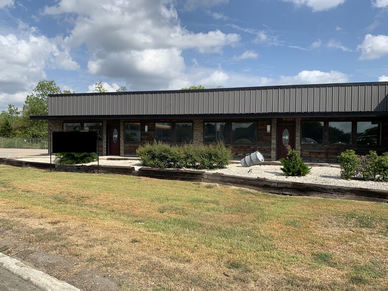 2420 Port Neches Ave, Port Neches, TX for lease - Building Photo - Image 1 of 1