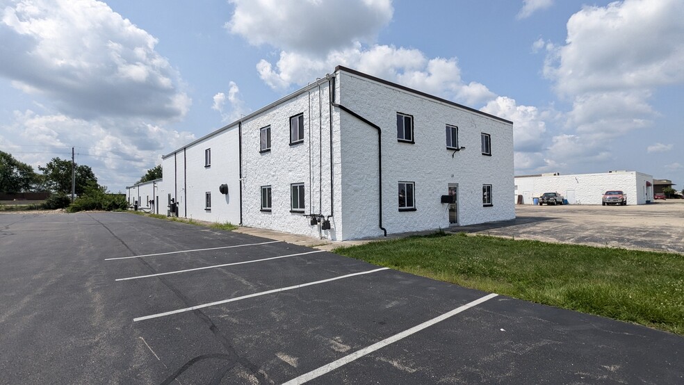 6060 Executive Blvd, Dayton, OH for lease - Building Photo - Image 2 of 11