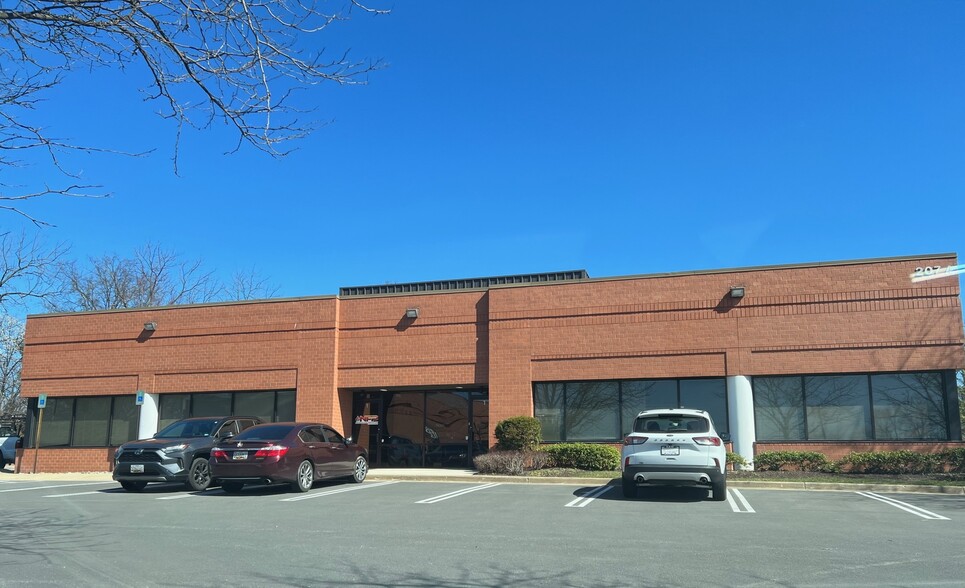 207 A Perry Pky, Gaithersburg, MD for lease - Building Photo - Image 1 of 8