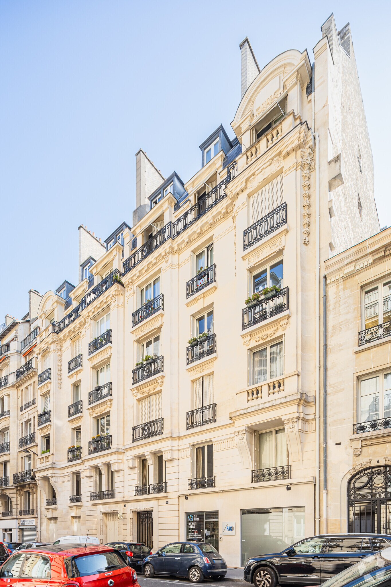 8 Rue Du Colonel Moll, Paris for lease Primary Photo- Image 1 of 4
