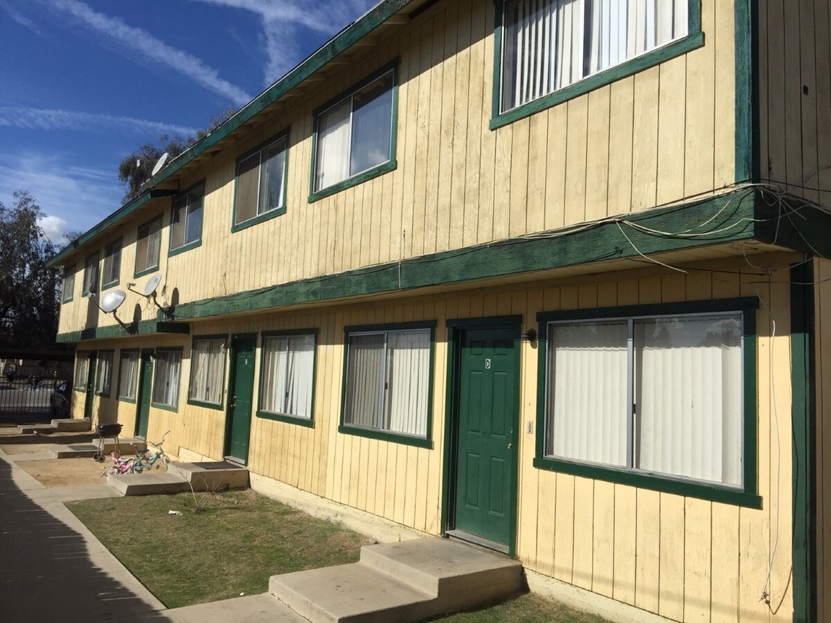 2105 River Blvd, Bakersfield, CA 93305