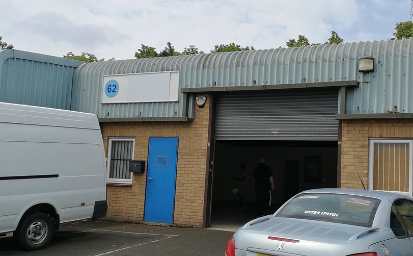 62 Singer Way, Kempston for sale - Primary Photo - Image 1 of 1