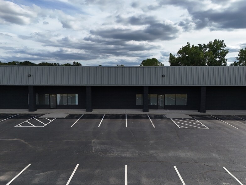 609-621 E Bigelow Ave, Findlay, OH for lease - Building Photo - Image 3 of 13