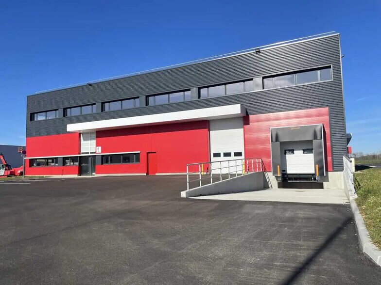 Office in Heyrieux for lease - Building Photo - Image 3 of 7