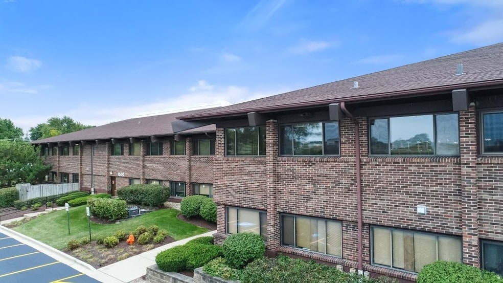1300 Iroquois Ave, Naperville, IL for lease - Building Photo - Image 2 of 3