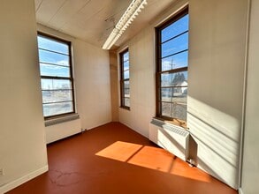 740 W Oakland Ave, Port Washington, WI for lease Building Photo- Image 1 of 13