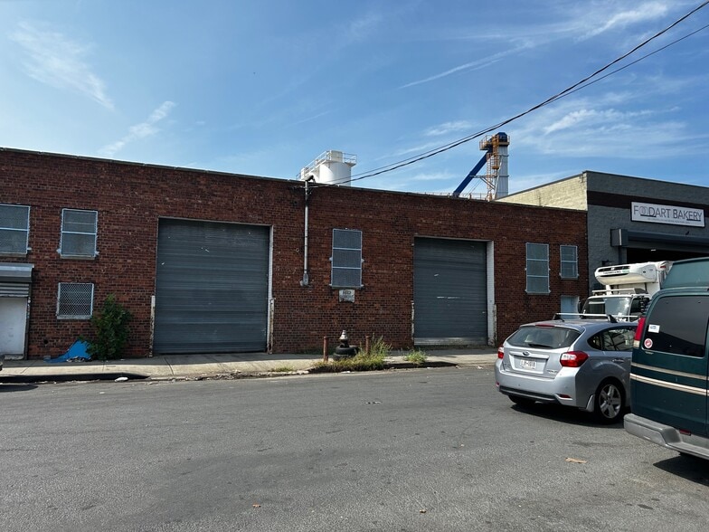 Ideal Parking Lot & Industrial Buildings portfolio of 4 properties for sale on LoopNet.com - Building Photo - Image 3 of 7