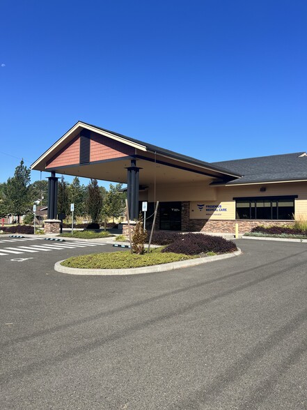 1213 S Main St, Milton Freewater, OR for lease - Building Photo - Image 1 of 17