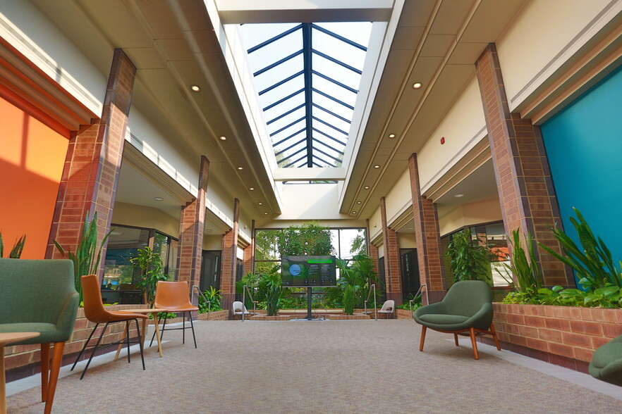 11492 Bluegrass Pky, Louisville, KY for lease - Interior Photo - Image 3 of 19