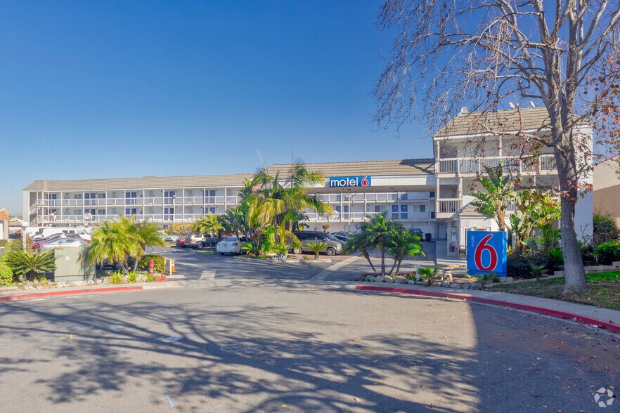 9125 Recreation Cir, Fountain Valley, CA 92708