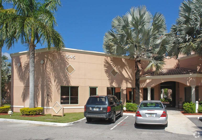 1545 N Park Dr, Weston, FL for lease - Primary Photo - Image 1 of 21