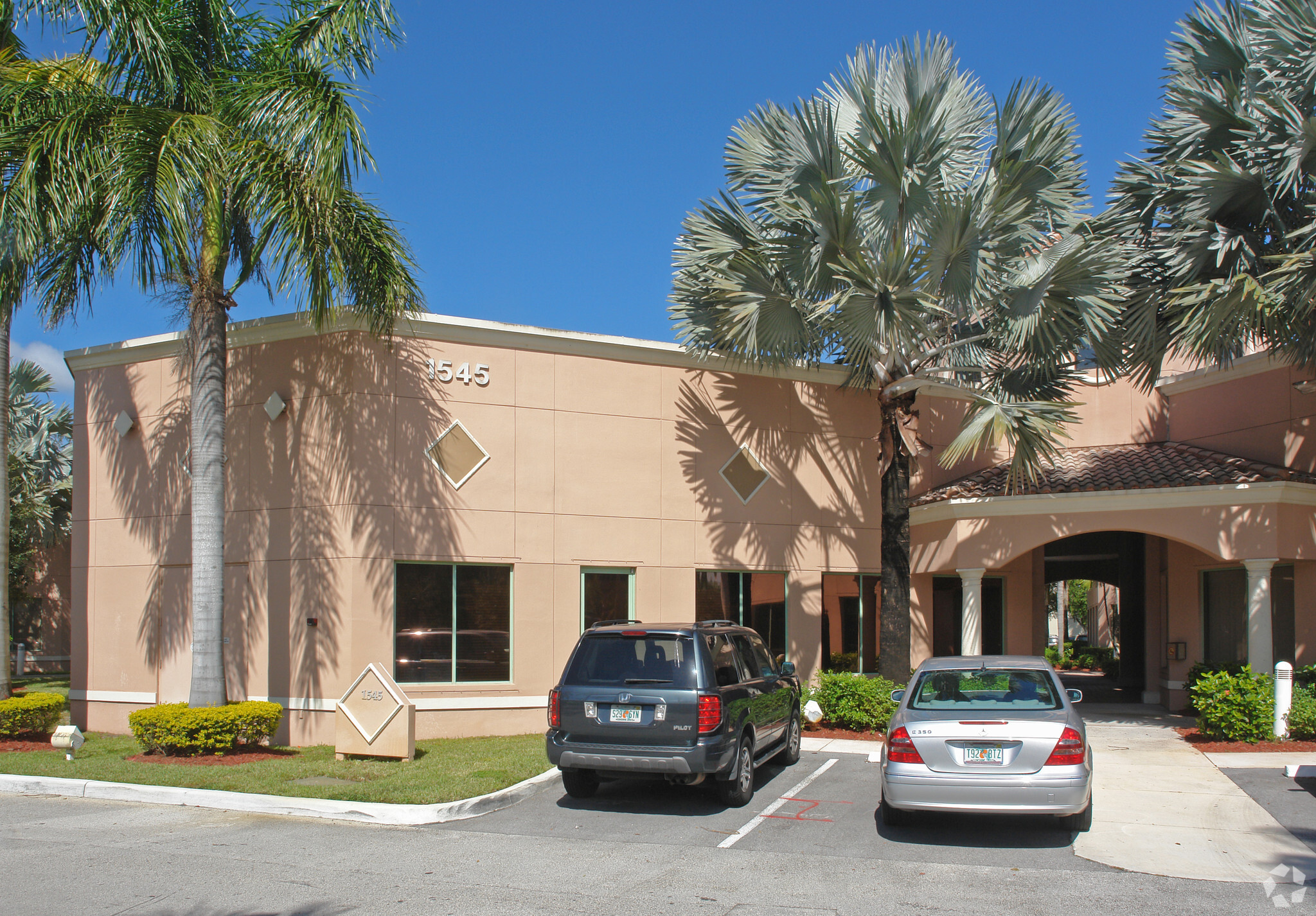 1545 N Park Dr, Weston, FL for lease Primary Photo- Image 1 of 22