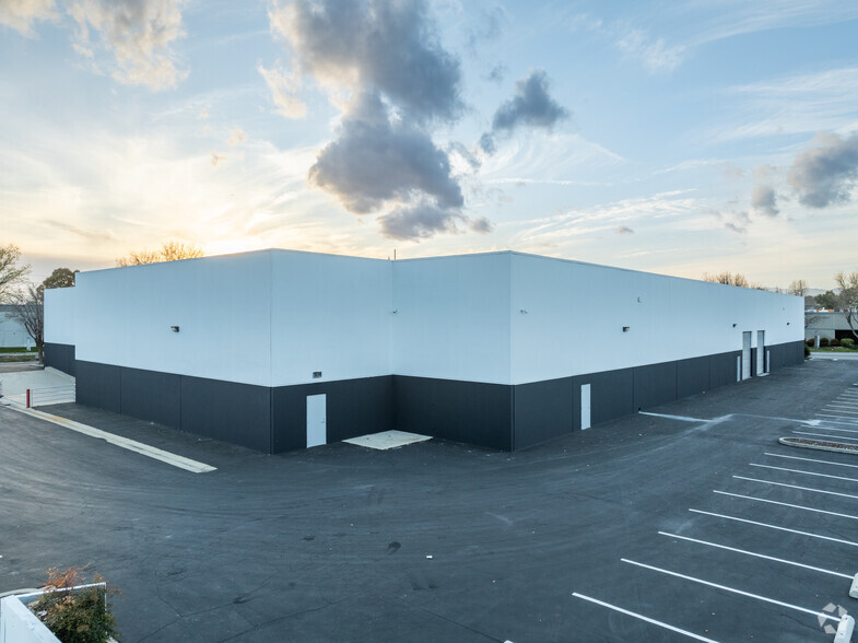 25158 Avenue Stanford, Valencia, CA for lease - Building Photo - Image 3 of 6