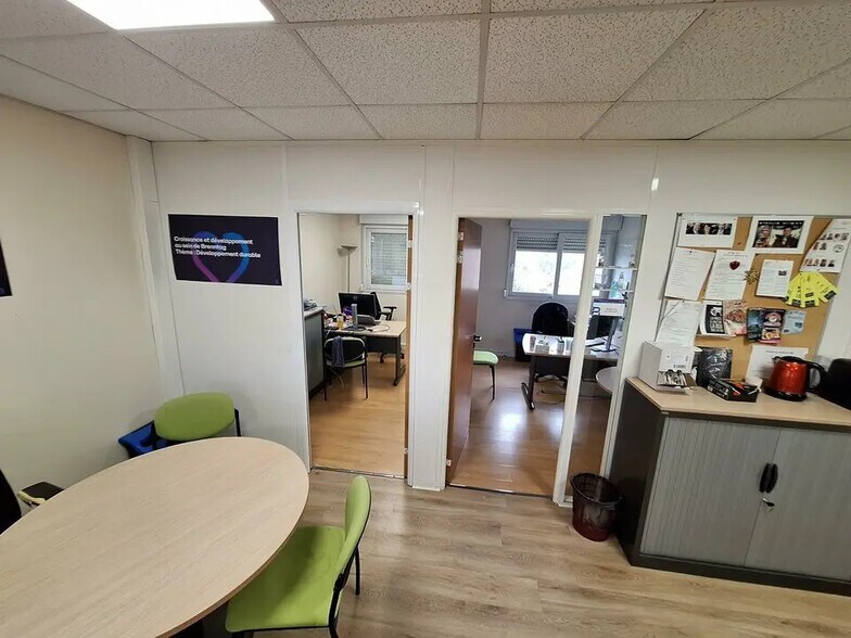 Office in Chassieu for lease - Interior Photo - Image 3 of 7