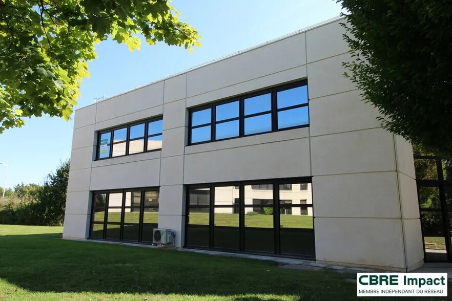 Office in Reims for lease - Building Photo - Image 2 of 8