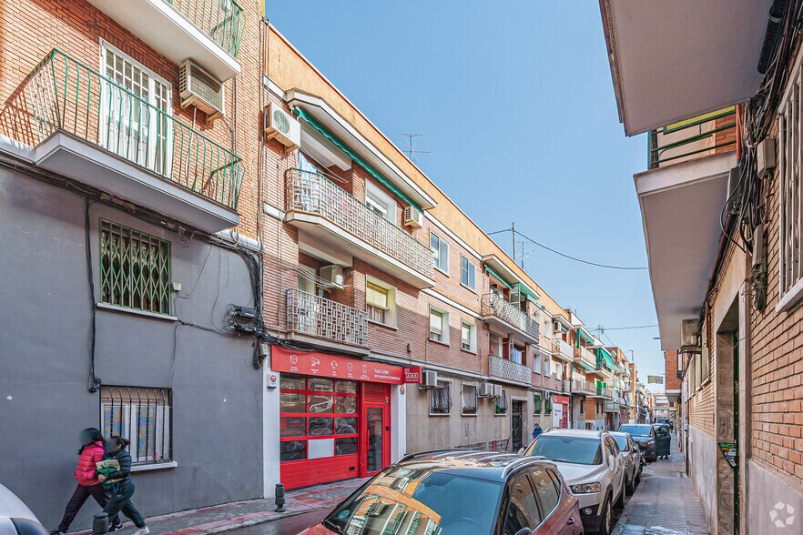 Calle Almazán, 24, Madrid, Madrid for sale - Primary Photo - Image 1 of 1