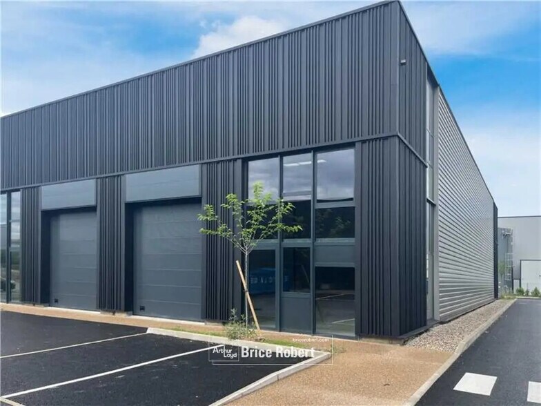 Flex in Trévoux for lease - Building Photo - Image 1 of 5