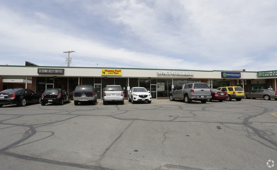 210-330 W 85th St, Kansas City, MO for lease - Building Photo - Image 3 of 6